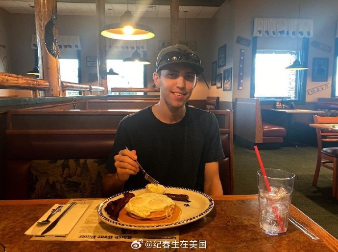 枪杀Charlie Kirk的嫌犯，22岁的Tyler Robinson