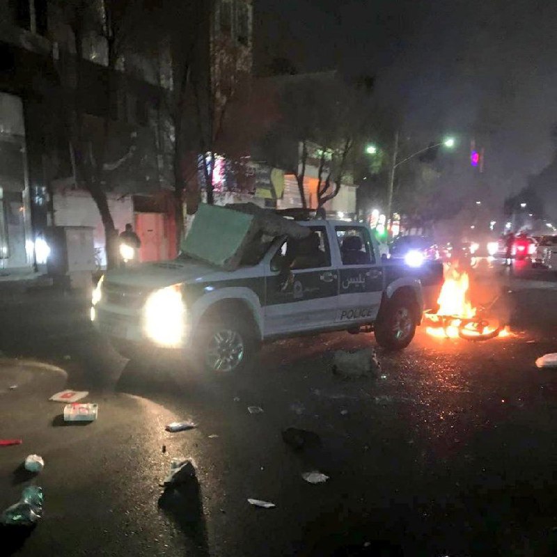 伊朗反政府运动进入第8天（2026年1月4日），局势仍很动荡，哈梅内伊政权继续镇压视频1，一支政权军队正进入马尔夫达什特视频2，昨晚（1月3日）在德黑兰纳尔马克