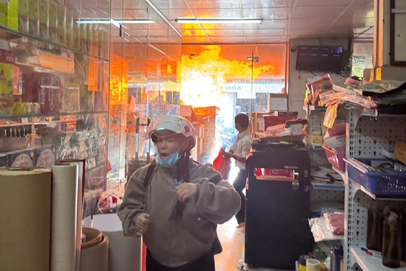 #新闻：永隆省文具店火灾蔓延至邻屋 一人被困疑似死亡6月8日，永隆省平岱公社平岱1村一家文具印刷店发生严重火灾