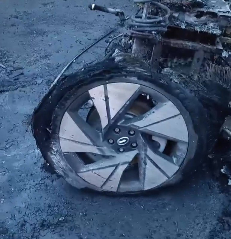 3.5日下午，山西太原（清徐凤仪街）网友: #新能源 电车我真的不敢买了，着火十来分钟的事只剩下外壳一堆 #烧车3.5日下午，山西太原（清徐凤仪街）网友: #新能源 电车我真的不敢买了，着火十来分钟的事只剩下外壳一堆 #烧车