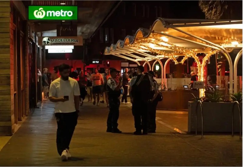 悉尼 邦迪 海滩 #枪击 #事件 #枪击案 死亡人数已上升至16人新南威尔士州警方表示，昨晚在悉尼邦迪海滩举行的庆祝光明节首夜活动的恐怖袭击事件造成的死亡人数已上升至16人，其中包括一名枪手，另有40人仍在医院接受治疗